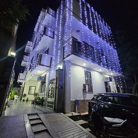 Hotel Shri Krishna Divine Dham à Mathura Extérieur photo