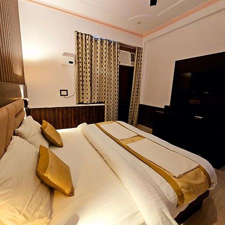 Hotel Shri Krishna Divine Dham à Mathura Extérieur photo