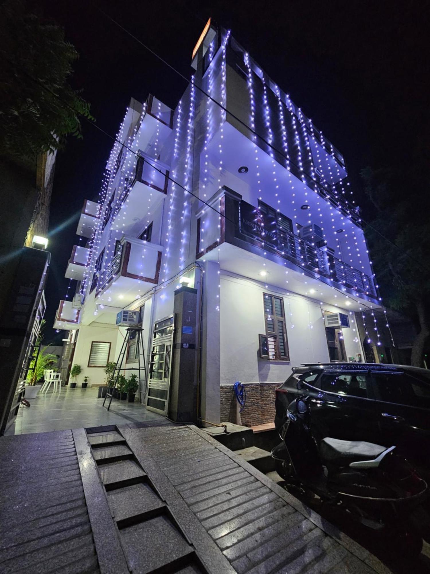 Hotel Shri Krishna Divine Dham à Mathura Extérieur photo