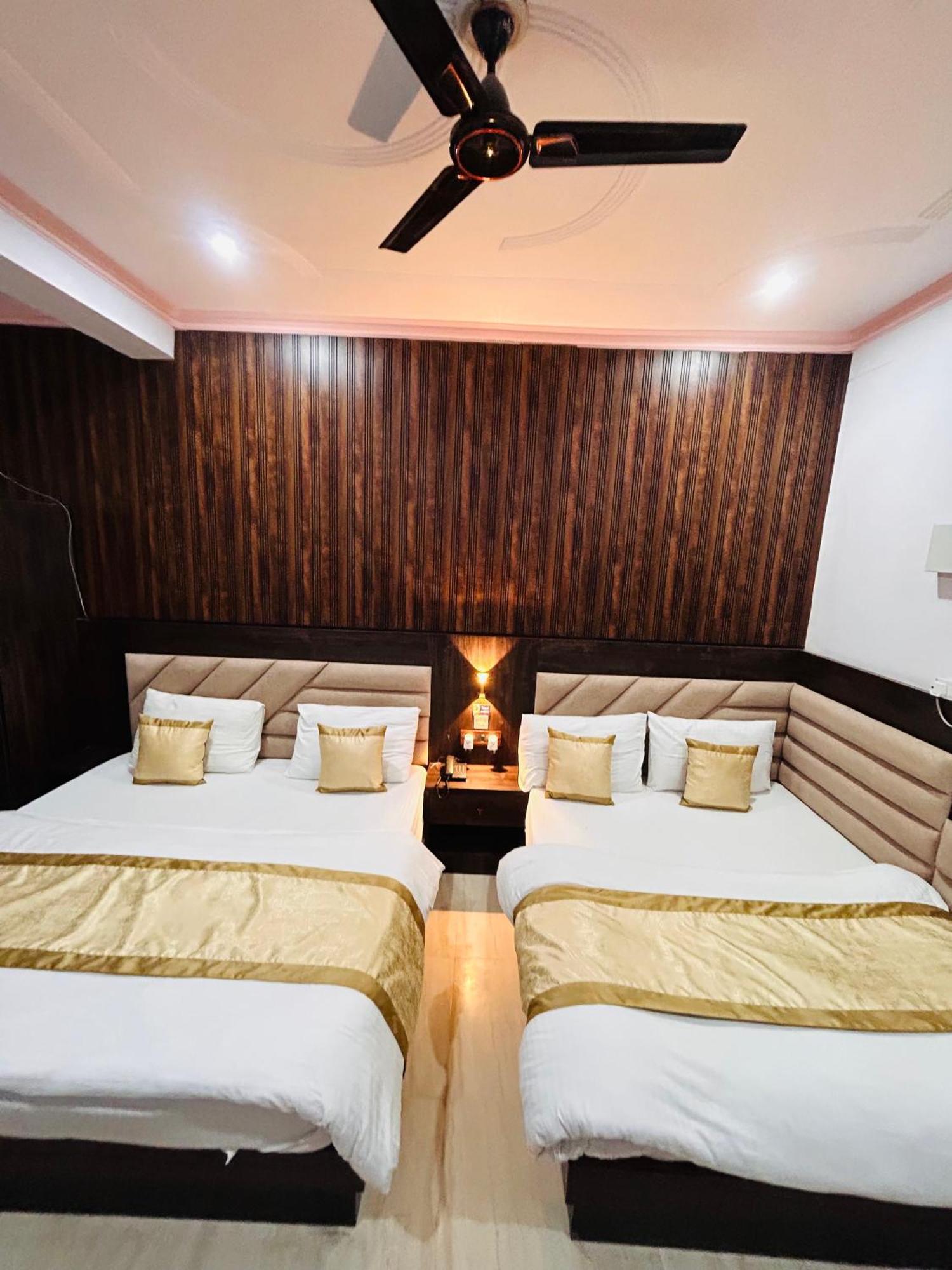 Hotel Shri Krishna Divine Dham à Mathura Extérieur photo